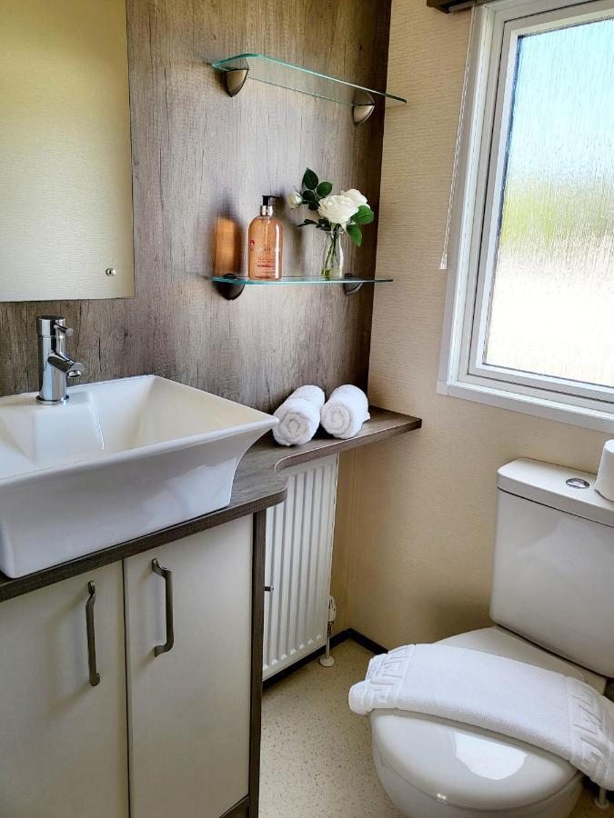 Luxury Woodland Retreat Holiday Home - Shorefield Country Park Downton  Eksteriør billede