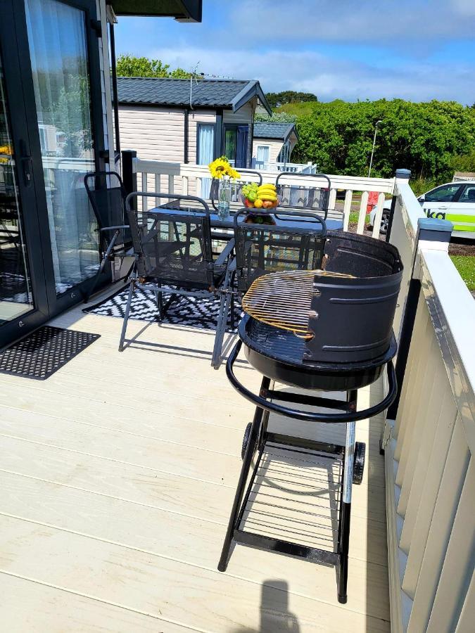 Luxury Woodland Retreat Holiday Home - Shorefield Country Park Downton  Eksteriør billede